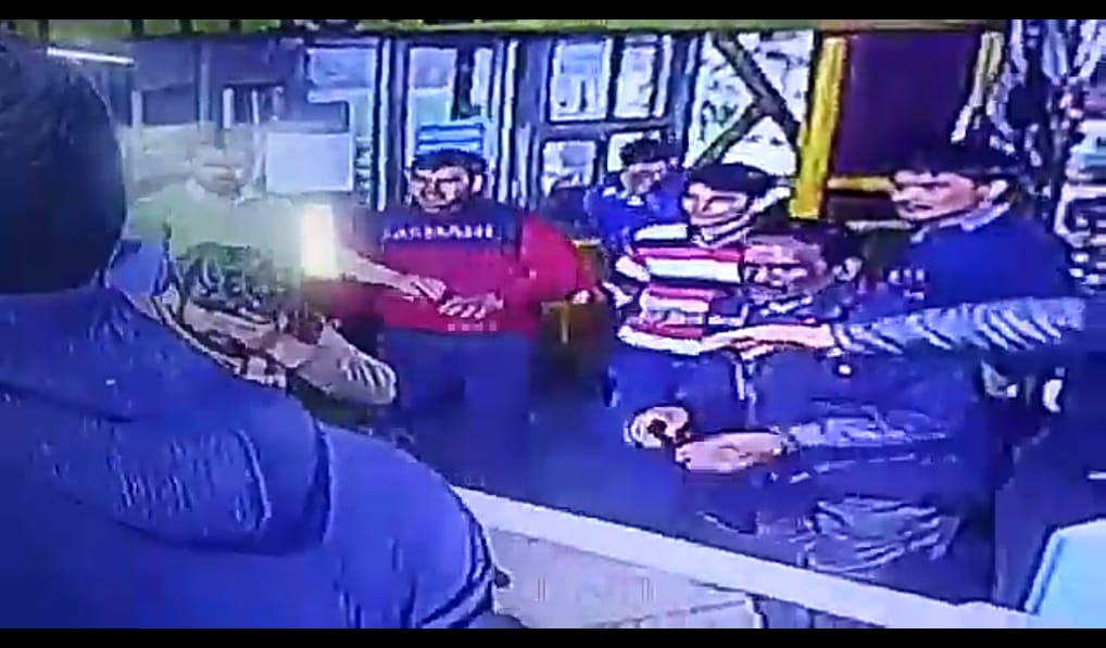 टोल प्लाज़ा कर्मचारी के लिए उसका काम बना जानलेवा....... .