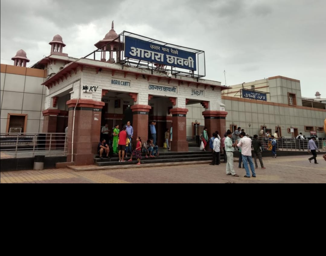ट्रेन पर कब्जा, झांसी डिवीजन का लोको पायलट स्टाफ मौजूद था..