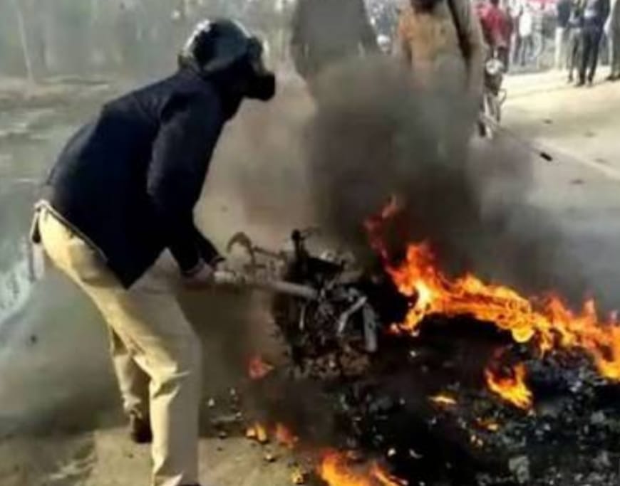 सड़क हादसे में एक बच्ची की दर्दनाक मौत-अलीगढ़ .