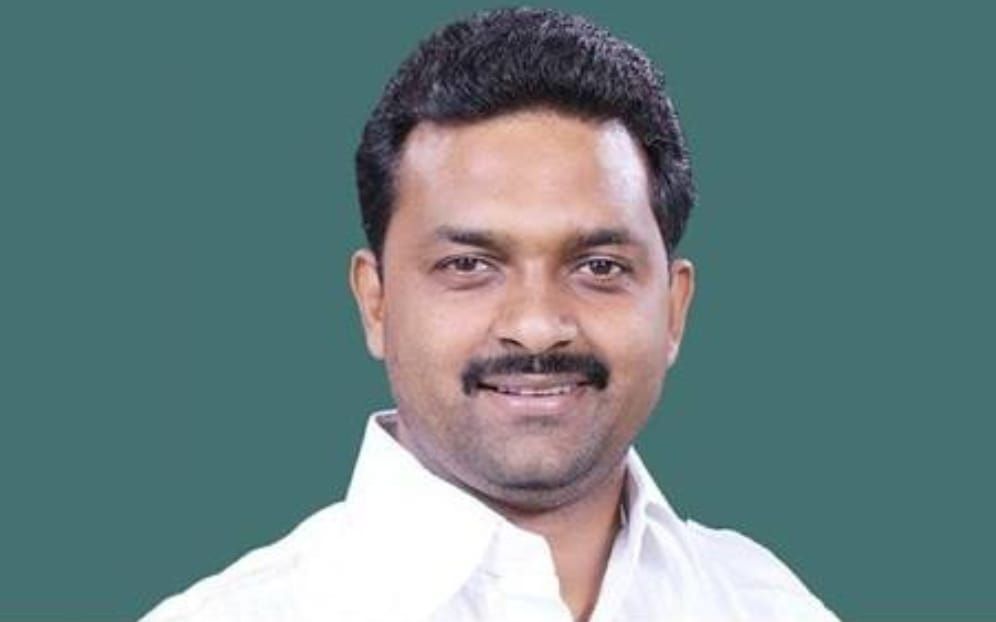 चुनाव से पहले भाजपा सांसद पर गिरी गाज .