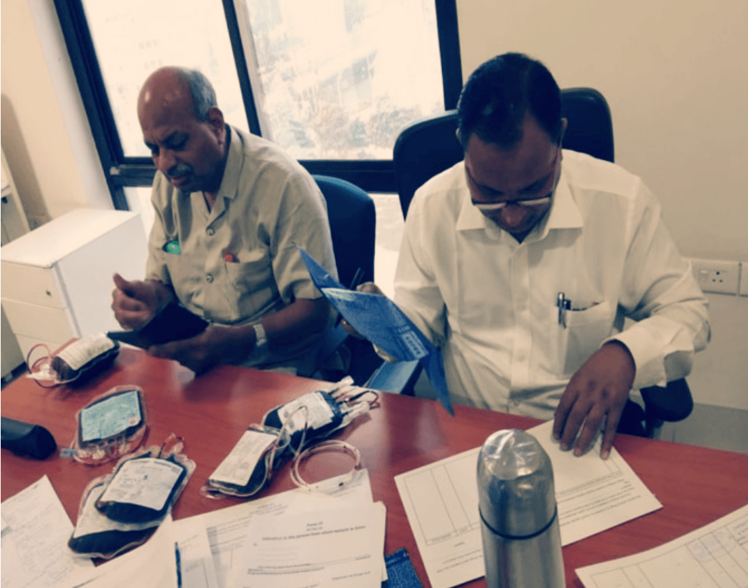 बिक रहा नकली खून