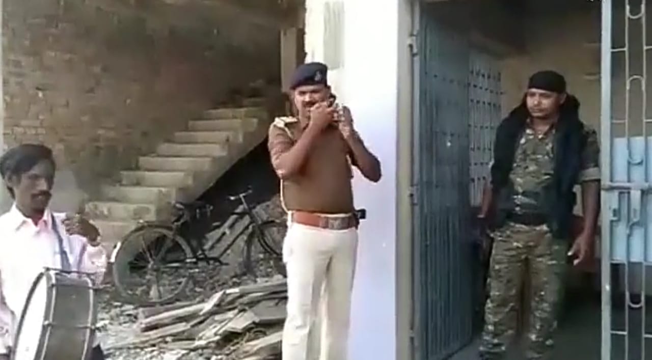 आर्म्स एक्ट के मामले में फरार चल रही पूर्व मंत्र मंजू वर्मा