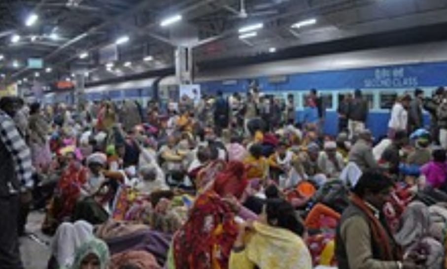स्टेशन पर बम की सूचना से हड़कंप .