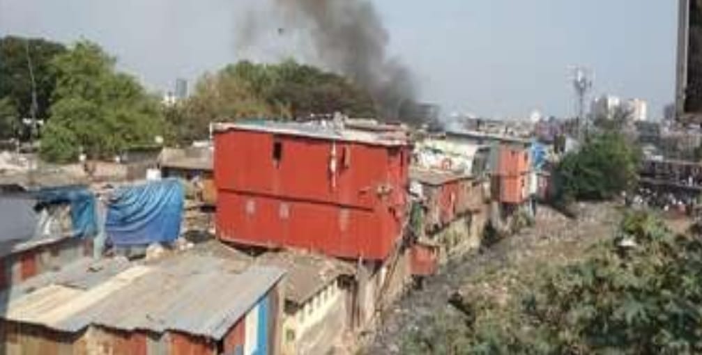 बांद्रा में आग से दो घायल