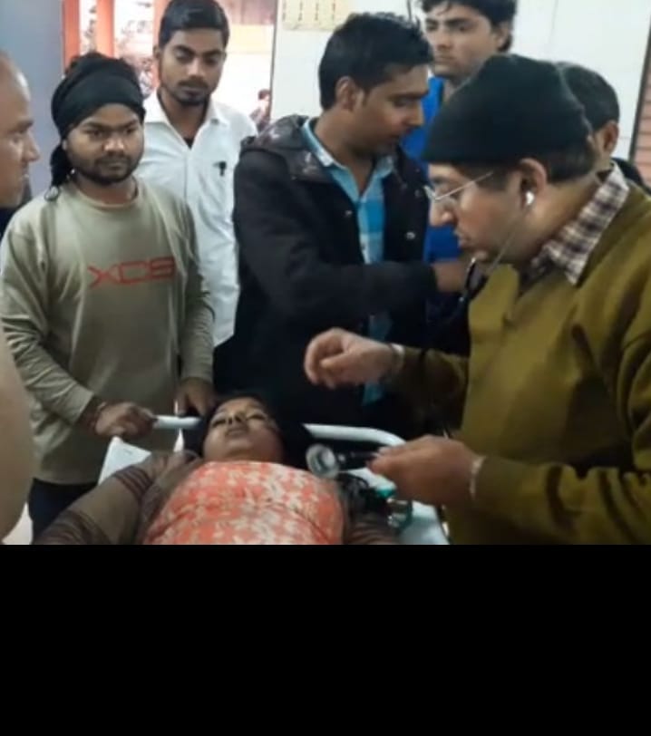 कैदियों से भरी गाड़ी ने युवती को कुचला,डॉक्टरों ने उसे मृत..