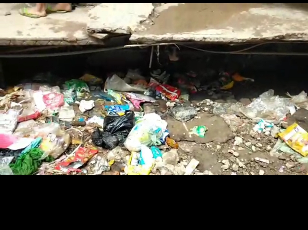 जानवरो से बदत्तर हालत हमारी,जिता कर नेताओं को जनता ख़ुद हारी,