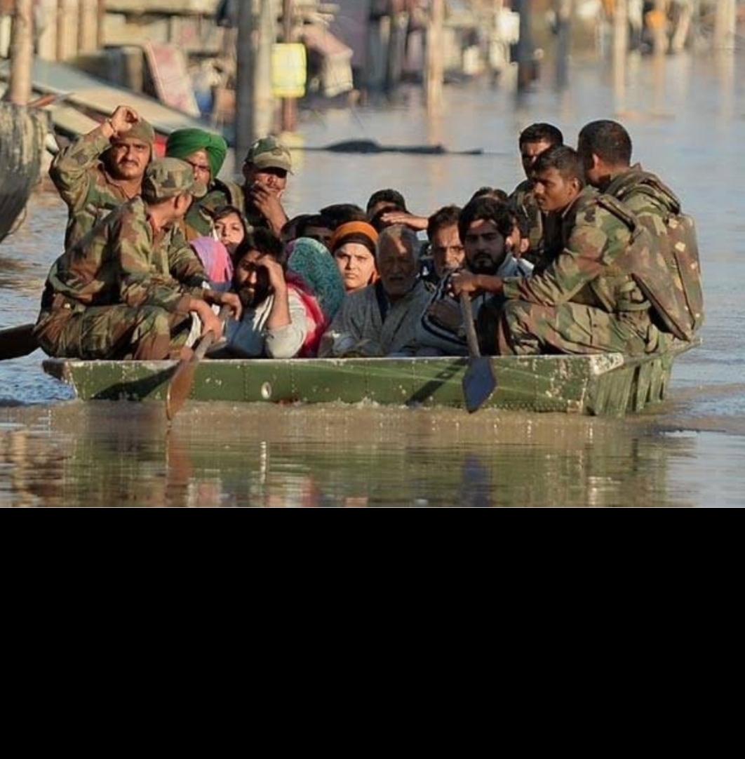 देश के कई हिस्‍सों में बाढ़ से हालात बेकाबू, सेना सतर्क,    