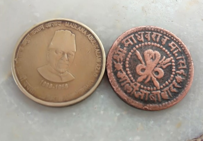  ब्रम्हावर्त घाट पर मिला पेशवा कालीन सिक्कों का खजाना
